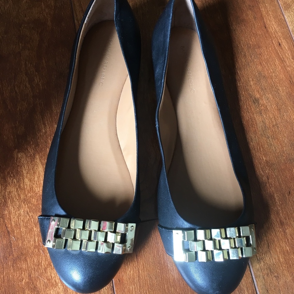 Banana Republic Flat